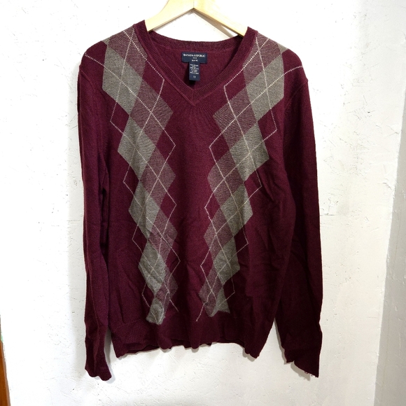 Banana Republic | V-Neck Burgundy Argyle Sweater 100% merino wool - Picture 1 of 8